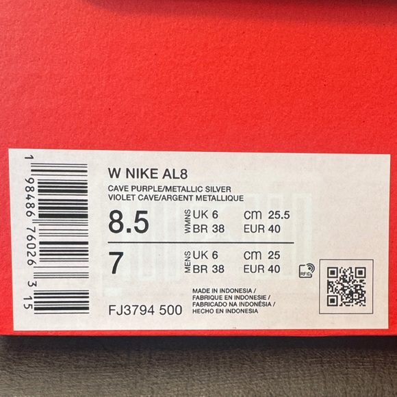 Nike Athletic Shoes in Black and White - Picture 5 of 5